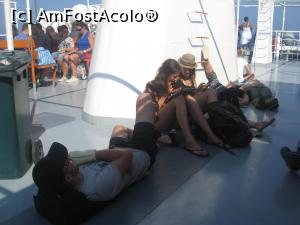 [P03] Pe feribot era multa lume si caldura mare, toti cautau umbra » foto by dorgo
 - 
<span class="allrVoted glyphicon glyphicon-heart hidden" id="av1045905"></span>
<a class="m-l-10 hidden" id="sv1045905" onclick="voting_Foto_DelVot(,1045905,16617)" role="button">șterge vot <span class="glyphicon glyphicon-remove"></span></a>
<a id="v91045905" class=" c-red"  onclick="voting_Foto_SetVot(1045905)" role="button"><span class="glyphicon glyphicon-heart-empty"></span> <b>LIKE</b> = Votează poza</a> <img class="hidden"  id="f1045905W9" src="/imagini/loader.gif" border="0" /><span class="AjErrMes hidden" id="e1045905ErM"></span>