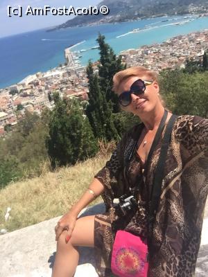 [P23] În spatele meu se vede portul și orașul Zante » foto by krisstinna
 - 
<span class="allrVoted glyphicon glyphicon-heart hidden" id="av775699"></span>
<a class="m-l-10 hidden" id="sv775699" onclick="voting_Foto_DelVot(,775699,16617)" role="button">șterge vot <span class="glyphicon glyphicon-remove"></span></a>
<a id="v9775699" class=" c-red"  onclick="voting_Foto_SetVot(775699)" role="button"><span class="glyphicon glyphicon-heart-empty"></span> <b>LIKE</b> = Votează poza</a> <img class="hidden"  id="f775699W9" src="/imagini/loader.gif" border="0" /><span class="AjErrMes hidden" id="e775699ErM"></span>