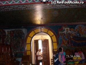 [P10] Abia intrati in interiorul manastirii ii admiram peretii pictati » foto by irinad
 - 
<span class="allrVoted glyphicon glyphicon-heart hidden" id="av603243"></span>
<a class="m-l-10 hidden" id="sv603243" onclick="voting_Foto_DelVot(,603243,16617)" role="button">șterge vot <span class="glyphicon glyphicon-remove"></span></a>
<a id="v9603243" class=" c-red"  onclick="voting_Foto_SetVot(603243)" role="button"><span class="glyphicon glyphicon-heart-empty"></span> <b>LIKE</b> = Votează poza</a> <img class="hidden"  id="f603243W9" src="/imagini/loader.gif" border="0" /><span class="AjErrMes hidden" id="e603243ErM"></span>