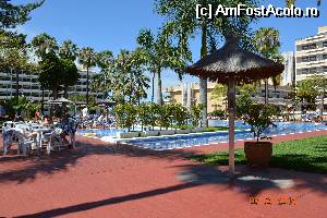 [P04] Piscina hotelului Bonanza cu celelalte hoteluri surori in fata si dreapta » foto by marmin
 - 
<span class="allrVoted glyphicon glyphicon-heart hidden" id="av517313"></span>
<a class="m-l-10 hidden" id="sv517313" onclick="voting_Foto_DelVot(,517313,16618)" role="button">șterge vot <span class="glyphicon glyphicon-remove"></span></a>
<a id="v9517313" class=" c-red"  onclick="voting_Foto_SetVot(517313)" role="button"><span class="glyphicon glyphicon-heart-empty"></span> <b>LIKE</b> = Votează poza</a> <img class="hidden"  id="f517313W9" src="/imagini/loader.gif" border="0" /><span class="AjErrMes hidden" id="e517313ErM"></span>