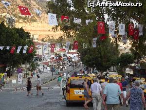 [P15] Agitatia din centrul orasului, sus 'pe galben' este soseaua ce a muscat din munte atunci cand a fost construita » foto by irinad
 - 
<span class="allrVoted glyphicon glyphicon-heart hidden" id="av519606"></span>
<a class="m-l-10 hidden" id="sv519606" onclick="voting_Foto_DelVot(,519606,16656)" role="button">șterge vot <span class="glyphicon glyphicon-remove"></span></a>
<a id="v9519606" class=" c-red"  onclick="voting_Foto_SetVot(519606)" role="button"><span class="glyphicon glyphicon-heart-empty"></span> <b>LIKE</b> = Votează poza</a> <img class="hidden"  id="f519606W9" src="/imagini/loader.gif" border="0" /><span class="AjErrMes hidden" id="e519606ErM"></span>