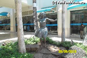 [P19] Honolulu statuia unei dansatoare de hula in zona turnului Aloha » foto by delia58
 - 
<span class="allrVoted glyphicon glyphicon-heart hidden" id="av519802"></span>
<a class="m-l-10 hidden" id="sv519802" onclick="voting_Foto_DelVot(,519802,16658)" role="button">șterge vot <span class="glyphicon glyphicon-remove"></span></a>
<a id="v9519802" class=" c-red"  onclick="voting_Foto_SetVot(519802)" role="button"><span class="glyphicon glyphicon-heart-empty"></span> <b>LIKE</b> = Votează poza</a> <img class="hidden"  id="f519802W9" src="/imagini/loader.gif" border="0" /><span class="AjErrMes hidden" id="e519802ErM"></span>