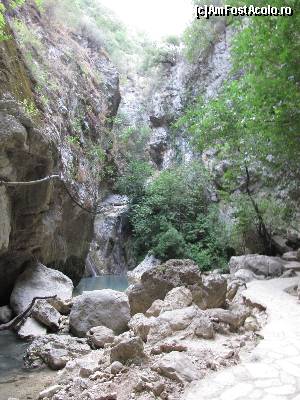 [P16] Cascada Dimosari, Lefkada-poteca serpuieste pe langa valea plina de bolovani » foto by luciaoradea
 - 
<span class="allrVoted glyphicon glyphicon-heart hidden" id="av559169"></span>
<a class="m-l-10 hidden" id="sv559169" onclick="voting_Foto_DelVot(,559169,16678)" role="button">șterge vot <span class="glyphicon glyphicon-remove"></span></a>
<a id="v9559169" class=" c-red"  onclick="voting_Foto_SetVot(559169)" role="button"><span class="glyphicon glyphicon-heart-empty"></span> <b>LIKE</b> = Votează poza</a> <img class="hidden"  id="f559169W9" src="/imagini/loader.gif" border="0" /><span class="AjErrMes hidden" id="e559169ErM"></span>
