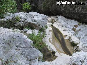 [P08] Cascada Dimosari, Lefkada- un fir subtire de apa se scurge de pe un bolovan » foto by luciaoradea
 - 
<span class="allrVoted glyphicon glyphicon-heart hidden" id="av559147"></span>
<a class="m-l-10 hidden" id="sv559147" onclick="voting_Foto_DelVot(,559147,16678)" role="button">șterge vot <span class="glyphicon glyphicon-remove"></span></a>
<a id="v9559147" class=" c-red"  onclick="voting_Foto_SetVot(559147)" role="button"><span class="glyphicon glyphicon-heart-empty"></span> <b>LIKE</b> = Votează poza</a> <img class="hidden"  id="f559147W9" src="/imagini/loader.gif" border="0" /><span class="AjErrMes hidden" id="e559147ErM"></span>