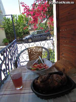 [P26] hotel aspasia, masa cu pui cumparat de la carefourul din capitala lefkada » foto by RUSTICCO
 - 
<span class="allrVoted glyphicon glyphicon-heart hidden" id="av520486"></span>
<a class="m-l-10 hidden" id="sv520486" onclick="voting_Foto_DelVot(,520486,16678)" role="button">șterge vot <span class="glyphicon glyphicon-remove"></span></a>
<a id="v9520486" class=" c-red"  onclick="voting_Foto_SetVot(520486)" role="button"><span class="glyphicon glyphicon-heart-empty"></span> <b>LIKE</b> = Votează poza</a> <img class="hidden"  id="f520486W9" src="/imagini/loader.gif" border="0" /><span class="AjErrMes hidden" id="e520486ErM"></span>