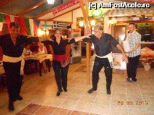 [P13] Nydri - Muzică şi dans traditional la una dintre taverne.  » foto by iulianic
 - 
<span class="allrVoted glyphicon glyphicon-heart hidden" id="av497157"></span>
<a class="m-l-10 hidden" id="sv497157" onclick="voting_Foto_DelVot(,497157,16678)" role="button">șterge vot <span class="glyphicon glyphicon-remove"></span></a>
<a id="v9497157" class=" c-red"  onclick="voting_Foto_SetVot(497157)" role="button"><span class="glyphicon glyphicon-heart-empty"></span> <b>LIKE</b> = Votează poza</a> <img class="hidden"  id="f497157W9" src="/imagini/loader.gif" border="0" /><span class="AjErrMes hidden" id="e497157ErM"></span>