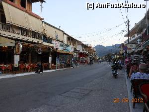 [P02] Nydri - Strada principală, comercială, paralelă cu faleza.  » foto by iulianic
 - 
<span class="allrVoted glyphicon glyphicon-heart hidden" id="av497146"></span>
<a class="m-l-10 hidden" id="sv497146" onclick="voting_Foto_DelVot(,497146,16678)" role="button">șterge vot <span class="glyphicon glyphicon-remove"></span></a>
<a id="v9497146" class=" c-red"  onclick="voting_Foto_SetVot(497146)" role="button"><span class="glyphicon glyphicon-heart-empty"></span> <b>LIKE</b> = Votează poza</a> <img class="hidden"  id="f497146W9" src="/imagini/loader.gif" border="0" /><span class="AjErrMes hidden" id="e497146ErM"></span>