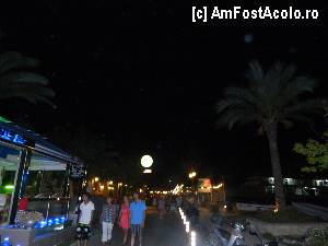 [P06] Seara la plimbare pe aleea de la portul din Nidri » foto by ileanaxperta*
 - 
<span class="allrVoted glyphicon glyphicon-heart hidden" id="av353655"></span>
<a class="m-l-10 hidden" id="sv353655" onclick="voting_Foto_DelVot(,353655,16678)" role="button">șterge vot <span class="glyphicon glyphicon-remove"></span></a>
<a id="v9353655" class=" c-red"  onclick="voting_Foto_SetVot(353655)" role="button"><span class="glyphicon glyphicon-heart-empty"></span> <b>LIKE</b> = Votează poza</a> <img class="hidden"  id="f353655W9" src="/imagini/loader.gif" border="0" /><span class="AjErrMes hidden" id="e353655ErM"></span>