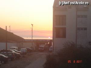 [P06] Rasarit de soare vazut de pe balcon » foto by Denisa13
 - 
<span class="allrVoted glyphicon glyphicon-heart hidden" id="av520467"></span>
<a class="m-l-10 hidden" id="sv520467" onclick="voting_Foto_DelVot(,520467,16679)" role="button">șterge vot <span class="glyphicon glyphicon-remove"></span></a>
<a id="v9520467" class=" c-red"  onclick="voting_Foto_SetVot(520467)" role="button"><span class="glyphicon glyphicon-heart-empty"></span> <b>LIKE</b> = Votează poza</a> <img class="hidden"  id="f520467W9" src="/imagini/loader.gif" border="0" /><span class="AjErrMes hidden" id="e520467ErM"></span>