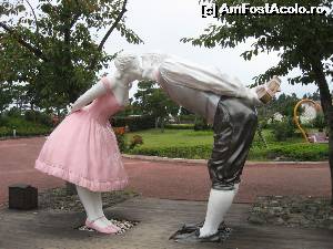 [P06] Figurine din parcul Jeju Love Land.  » foto by GMia
 - 
<span class="allrVoted glyphicon glyphicon-heart hidden" id="av521532"></span>
<a class="m-l-10 hidden" id="sv521532" onclick="voting_Foto_DelVot(,521532,16707)" role="button">șterge vot <span class="glyphicon glyphicon-remove"></span></a>
<a id="v9521532" class=" c-red"  onclick="voting_Foto_SetVot(521532)" role="button"><span class="glyphicon glyphicon-heart-empty"></span> <b>LIKE</b> = Votează poza</a> <img class="hidden"  id="f521532W9" src="/imagini/loader.gif" border="0" /><span class="AjErrMes hidden" id="e521532ErM"></span>