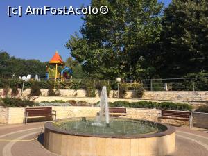 [P12] PrimaSol Ralitsa Superior-Arteziana din fata intrarii principale. Inamicul linistii mele!  » foto by Floria
 - 
<span class="allrVoted glyphicon glyphicon-heart hidden" id="av831665"></span>
<a class="m-l-10 hidden" id="sv831665" onclick="voting_Foto_DelVot(,831665,16714)" role="button">șterge vot <span class="glyphicon glyphicon-remove"></span></a>
<a id="v9831665" class=" c-red"  onclick="voting_Foto_SetVot(831665)" role="button"><span class="glyphicon glyphicon-heart-empty"></span> <b>LIKE</b> = Votează poza</a> <img class="hidden"  id="f831665W9" src="/imagini/loader.gif" border="0" /><span class="AjErrMes hidden" id="e831665ErM"></span>