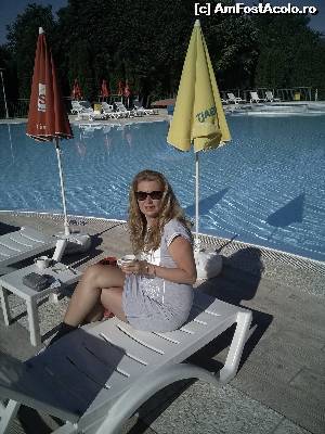 [P14] Prima cafeluta la piscina » foto by Cammmy21
 - 
<span class="allrVoted glyphicon glyphicon-heart hidden" id="av624059"></span>
<a class="m-l-10 hidden" id="sv624059" onclick="voting_Foto_DelVot(,624059,16714)" role="button">șterge vot <span class="glyphicon glyphicon-remove"></span></a>
<a id="v9624059" class=" c-red"  onclick="voting_Foto_SetVot(624059)" role="button"><span class="glyphicon glyphicon-heart-empty"></span> <b>LIKE</b> = Votează poza</a> <img class="hidden"  id="f624059W9" src="/imagini/loader.gif" border="0" /><span class="AjErrMes hidden" id="e624059ErM"></span>