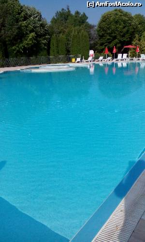 [P05] Piscina din stanga hotelului » foto by Cammmy21
 - 
<span class="allrVoted glyphicon glyphicon-heart hidden" id="av624050"></span>
<a class="m-l-10 hidden" id="sv624050" onclick="voting_Foto_DelVot(,624050,16714)" role="button">șterge vot <span class="glyphicon glyphicon-remove"></span></a>
<a id="v9624050" class=" c-red"  onclick="voting_Foto_SetVot(624050)" role="button"><span class="glyphicon glyphicon-heart-empty"></span> <b>LIKE</b> = Votează poza</a> <img class="hidden"  id="f624050W9" src="/imagini/loader.gif" border="0" /><span class="AjErrMes hidden" id="e624050ErM"></span>