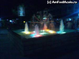 [P12] fantana din centrul statiunii » foto by Paloma
 - 
<span class="allrVoted glyphicon glyphicon-heart hidden" id="av522666"></span>
<a class="m-l-10 hidden" id="sv522666" onclick="voting_Foto_DelVot(,522666,16728)" role="button">șterge vot <span class="glyphicon glyphicon-remove"></span></a>
<a id="v9522666" class=" c-red"  onclick="voting_Foto_SetVot(522666)" role="button"><span class="glyphicon glyphicon-heart-empty"></span> <b>LIKE</b> = Votează poza</a> <img class="hidden"  id="f522666W9" src="/imagini/loader.gif" border="0" /><span class="AjErrMes hidden" id="e522666ErM"></span>