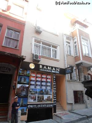 [P16] Așa arata Raman Sultan, nici urma de suites, la exterior figurează a fi doar o agenție imobiliară, dacă nu era domnul despre care am povestit, nu găseam cazarea :)))  » foto by sunflower
 - 
<span class="allrVoted glyphicon glyphicon-heart hidden" id="av526400"></span>
<a class="m-l-10 hidden" id="sv526400" onclick="voting_Foto_DelVot(,526400,16738)" role="button">șterge vot <span class="glyphicon glyphicon-remove"></span></a>
<a id="v9526400" class=" c-red"  onclick="voting_Foto_SetVot(526400)" role="button"><span class="glyphicon glyphicon-heart-empty"></span> <b>LIKE</b> = Votează poza</a> <img class="hidden"  id="f526400W9" src="/imagini/loader.gif" border="0" /><span class="AjErrMes hidden" id="e526400ErM"></span>