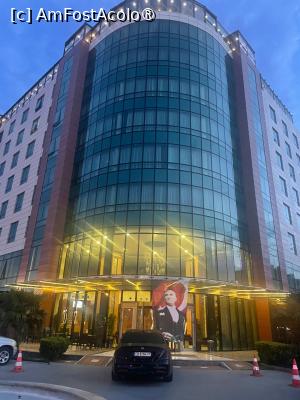 [P02] Hotelul văzut din față  » foto by M'Liviu
 - 
<span class="allrVoted glyphicon glyphicon-heart hidden" id="av1406189"></span>
<a class="m-l-10 hidden" id="sv1406189" onclick="voting_Foto_DelVot(,1406189,16756)" role="button">șterge vot <span class="glyphicon glyphicon-remove"></span></a>
<a id="v91406189" class=" c-red"  onclick="voting_Foto_SetVot(1406189)" role="button"><span class="glyphicon glyphicon-heart-empty"></span> <b>LIKE</b> = Votează poza</a> <img class="hidden"  id="f1406189W9" src="/imagini/loader.gif" border="0" /><span class="AjErrMes hidden" id="e1406189ErM"></span>