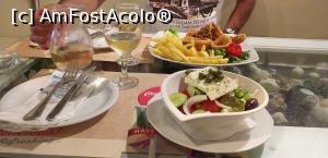 [P22] Kalamari, salată grecească, taverna Aquarius » foto by irinad
 - 
<span class="allrVoted glyphicon glyphicon-heart hidden" id="av1215780"></span>
<a class="m-l-10 hidden" id="sv1215780" onclick="voting_Foto_DelVot(,1215780,16774)" role="button">șterge vot <span class="glyphicon glyphicon-remove"></span></a>
<a id="v91215780" class=" c-red"  onclick="voting_Foto_SetVot(1215780)" role="button"><span class="glyphicon glyphicon-heart-empty"></span> <b>LIKE</b> = Votează poza</a> <img class="hidden"  id="f1215780W9" src="/imagini/loader.gif" border="0" /><span class="AjErrMes hidden" id="e1215780ErM"></span>