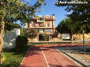 [P07] pensiunea vazuta din parculetul amenajat in partea din fata » foto by narcisa
 - 
<span class="allrVoted glyphicon glyphicon-heart hidden" id="av665833"></span>
<a class="m-l-10 hidden" id="sv665833" onclick="voting_Foto_DelVot(,665833,16841)" role="button">șterge vot <span class="glyphicon glyphicon-remove"></span></a>
<a id="v9665833" class=" c-red"  onclick="voting_Foto_SetVot(665833)" role="button"><span class="glyphicon glyphicon-heart-empty"></span> <b>LIKE</b> = Votează poza</a> <img class="hidden"  id="f665833W9" src="/imagini/loader.gif" border="0" /><span class="AjErrMes hidden" id="e665833ErM"></span>