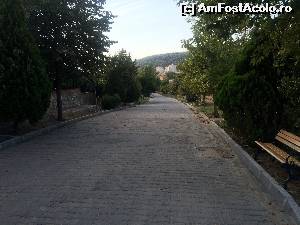 [P08] pensiunea se afla in stanga, se coboara pana la strada principal, stanga centru Eceabat, dreapta Kilitbahir » foto by narcisa
 - 
<span class="allrVoted glyphicon glyphicon-heart hidden" id="av665836"></span>
<a class="m-l-10 hidden" id="sv665836" onclick="voting_Foto_DelVot(,665836,16841)" role="button">șterge vot <span class="glyphicon glyphicon-remove"></span></a>
<a id="v9665836" class=" c-red"  onclick="voting_Foto_SetVot(665836)" role="button"><span class="glyphicon glyphicon-heart-empty"></span> <b>LIKE</b> = Votează poza</a> <img class="hidden"  id="f665836W9" src="/imagini/loader.gif" border="0" /><span class="AjErrMes hidden" id="e665836ErM"></span>