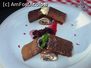 [P08] Clătite negre cu cremă de ciocolată albă. Un deliciu!  » foto by cristina.eu
 - 
<span class="allrVoted glyphicon glyphicon-heart hidden" id="av772157"></span>
<a class="m-l-10 hidden" id="sv772157" onclick="voting_Foto_DelVot(,772157,16856)" role="button">șterge vot <span class="glyphicon glyphicon-remove"></span></a>
<a id="v9772157" class=" c-red"  onclick="voting_Foto_SetVot(772157)" role="button"><span class="glyphicon glyphicon-heart-empty"></span> <b>LIKE</b> = Votează poza</a> <img class="hidden"  id="f772157W9" src="/imagini/loader.gif" border="0" /><span class="AjErrMes hidden" id="e772157ErM"></span>