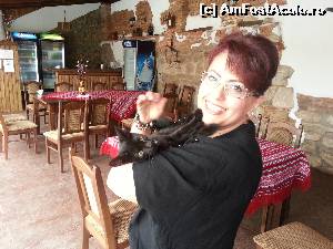 [P03] Pe terasa cu unul din animalutele pensiunii.  » foto by LIHA
 - 
<span class="allrVoted glyphicon glyphicon-heart hidden" id="av534171"></span>
<a class="m-l-10 hidden" id="sv534171" onclick="voting_Foto_DelVot(,534171,16874)" role="button">șterge vot <span class="glyphicon glyphicon-remove"></span></a>
<a id="v9534171" class=" c-red"  onclick="voting_Foto_SetVot(534171)" role="button"><span class="glyphicon glyphicon-heart-empty"></span> <b>LIKE</b> = Votează poza</a> <img class="hidden"  id="f534171W9" src="/imagini/loader.gif" border="0" /><span class="AjErrMes hidden" id="e534171ErM"></span>