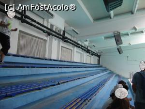 [P06] Am intrat în sala unde se află bazinul delfinilor. Am luat repede loc în primul rând, profitând de faptul că nu este prea aglomerat. Până să înceapă reprezentația sala aproape că s-a umplut.  » foto by Floryn81
 - 
<span class="allrVoted glyphicon glyphicon-heart hidden" id="av754146"></span>
<a class="m-l-10 hidden" id="sv754146" onclick="voting_Foto_DelVot(,754146,16883)" role="button">șterge vot <span class="glyphicon glyphicon-remove"></span></a>
<a id="v9754146" class=" c-red"  onclick="voting_Foto_SetVot(754146)" role="button"><span class="glyphicon glyphicon-heart-empty"></span> <b>LIKE</b> = Votează poza</a> <img class="hidden"  id="f754146W9" src="/imagini/loader.gif" border="0" /><span class="AjErrMes hidden" id="e754146ErM"></span>