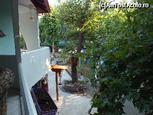 [P15] Vedere din terasa ”noastră” spre curtea un față, cu grătar și loc de parcare » foto by dognean
 - 
<span class="allrVoted glyphicon glyphicon-heart hidden" id="av641620"></span>
<a class="m-l-10 hidden" id="sv641620" onclick="voting_Foto_DelVot(,641620,16944)" role="button">șterge vot <span class="glyphicon glyphicon-remove"></span></a>
<a id="v9641620" class=" c-red"  onclick="voting_Foto_SetVot(641620)" role="button"><span class="glyphicon glyphicon-heart-empty"></span> <b>LIKE</b> = Votează poza</a> <img class="hidden"  id="f641620W9" src="/imagini/loader.gif" border="0" /><span class="AjErrMes hidden" id="e641620ErM"></span>
