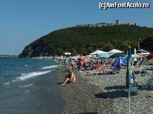 [P17] Plaja cu pietricele la intrare in mare. In spate, castelul Platamon.  » foto by dognean
 - 
<span class="allrVoted glyphicon glyphicon-heart hidden" id="av642537"></span>
<a class="m-l-10 hidden" id="sv642537" onclick="voting_Foto_DelVot(,642537,16944)" role="button">șterge vot <span class="glyphicon glyphicon-remove"></span></a>
<a id="v9642537" class=" c-red"  onclick="voting_Foto_SetVot(642537)" role="button"><span class="glyphicon glyphicon-heart-empty"></span> <b>LIKE</b> = Votează poza</a> <img class="hidden"  id="f642537W9" src="/imagini/loader.gif" border="0" /><span class="AjErrMes hidden" id="e642537ErM"></span>