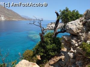 [P16] Loutro, vedere de pe stânci, în drum spre castel. » foto by maryka
 - 
<span class="allrVoted glyphicon glyphicon-heart hidden" id="av1179337"></span>
<a class="m-l-10 hidden" id="sv1179337" onclick="voting_Foto_DelVot(,1179337,16947)" role="button">șterge vot <span class="glyphicon glyphicon-remove"></span></a>
<a id="v91179337" class=" c-red"  onclick="voting_Foto_SetVot(1179337)" role="button"><span class="glyphicon glyphicon-heart-empty"></span> <b>LIKE</b> = Votează poza</a> <img class="hidden"  id="f1179337W9" src="/imagini/loader.gif" border="0" /><span class="AjErrMes hidden" id="e1179337ErM"></span>