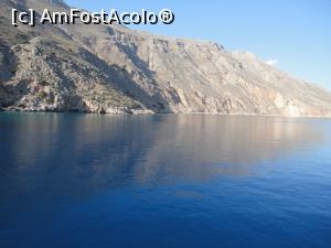 [P14] Cât poate fi de calmă și de albastră marea? În drum spre Loutro.  » foto by maryka
 - 
<span class="allrVoted glyphicon glyphicon-heart hidden" id="av842148"></span>
<a class="m-l-10 hidden" id="sv842148" onclick="voting_Foto_DelVot(,842148,16947)" role="button">șterge vot <span class="glyphicon glyphicon-remove"></span></a>
<a id="v9842148" class=" c-red"  onclick="voting_Foto_SetVot(842148)" role="button"><span class="glyphicon glyphicon-heart-empty"></span> <b>LIKE</b> = Votează poza</a> <img class="hidden"  id="f842148W9" src="/imagini/loader.gif" border="0" /><span class="AjErrMes hidden" id="e842148ErM"></span>