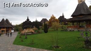 [P03] Bârsana, curtea mănăstirii » foto by Flalex
 - 
<span class="allrVoted glyphicon glyphicon-heart hidden" id="av1202266"></span>
<a class="m-l-10 hidden" id="sv1202266" onclick="voting_Foto_DelVot(,1202266,16968)" role="button">șterge vot <span class="glyphicon glyphicon-remove"></span></a>
<a id="v91202266" class=" c-red"  onclick="voting_Foto_SetVot(1202266)" role="button"><span class="glyphicon glyphicon-heart-empty"></span> <b>LIKE</b> = Votează poza</a> <img class="hidden"  id="f1202266W9" src="/imagini/loader.gif" border="0" /><span class="AjErrMes hidden" id="e1202266ErM"></span>