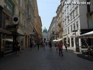[P02] Viena - Spre Catedrala Sf. Stefan, o capodopera in adevaratul sens al cuvantului.  » foto by iulianic
 - 
<span class="allrVoted glyphicon glyphicon-heart hidden" id="av367061"></span>
<a class="m-l-10 hidden" id="sv367061" onclick="voting_Foto_DelVot(,367061,17056)" role="button">șterge vot <span class="glyphicon glyphicon-remove"></span></a>
<a id="v9367061" class=" c-red"  onclick="voting_Foto_SetVot(367061)" role="button"><span class="glyphicon glyphicon-heart-empty"></span> <b>LIKE</b> = Votează poza</a> <img class="hidden"  id="f367061W9" src="/imagini/loader.gif" border="0" /><span class="AjErrMes hidden" id="e367061ErM"></span>