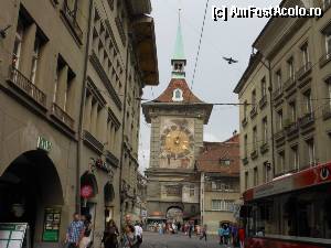 [P25] Berna - Turnul cu ceas aflat la capatul strazii Kramgasse.  » foto by iulianic
 - 
<span class="allrVoted glyphicon glyphicon-heart hidden" id="av367211"></span>
<a class="m-l-10 hidden" id="sv367211" onclick="voting_Foto_DelVot(,367211,17056)" role="button">șterge vot <span class="glyphicon glyphicon-remove"></span></a>
<a id="v9367211" class=" c-red"  onclick="voting_Foto_SetVot(367211)" role="button"><span class="glyphicon glyphicon-heart-empty"></span> <b>LIKE</b> = Votează poza</a> <img class="hidden"  id="f367211W9" src="/imagini/loader.gif" border="0" /><span class="AjErrMes hidden" id="e367211ErM"></span>