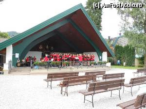 [P47] St. Gilgen - Cor de copii in parc.  » foto by iulianic
 - 
<span class="allrVoted glyphicon glyphicon-heart hidden" id="av367300"></span>
<a class="m-l-10 hidden" id="sv367300" onclick="voting_Foto_DelVot(,367300,17056)" role="button">șterge vot <span class="glyphicon glyphicon-remove"></span></a>
<a id="v9367300" class=" c-red"  onclick="voting_Foto_SetVot(367300)" role="button"><span class="glyphicon glyphicon-heart-empty"></span> <b>LIKE</b> = Votează poza</a> <img class="hidden"  id="f367300W9" src="/imagini/loader.gif" border="0" /><span class="AjErrMes hidden" id="e367300ErM"></span>