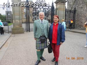 [P13] Edinborgh - Ghidul local a pozat cu toți cei care au dorit.  » foto by iulianic
 - 
<span class="allrVoted glyphicon glyphicon-heart hidden" id="av783945"></span>
<a class="m-l-10 hidden" id="sv783945" onclick="voting_Foto_DelVot(,783945,17056)" role="button">șterge vot <span class="glyphicon glyphicon-remove"></span></a>
<a id="v9783945" class=" c-red"  onclick="voting_Foto_SetVot(783945)" role="button"><span class="glyphicon glyphicon-heart-empty"></span> <b>LIKE</b> = Votează poza</a> <img class="hidden"  id="f783945W9" src="/imagini/loader.gif" border="0" /><span class="AjErrMes hidden" id="e783945ErM"></span>