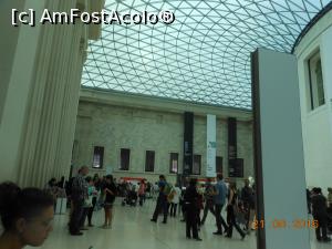 [P27] Londra - Turiști de toate națiile la British Museum.  » foto by iulianic
 - 
<span class="allrVoted glyphicon glyphicon-heart hidden" id="av783959"></span>
<a class="m-l-10 hidden" id="sv783959" onclick="voting_Foto_DelVot(,783959,17056)" role="button">șterge vot <span class="glyphicon glyphicon-remove"></span></a>
<a id="v9783959" class=" c-red"  onclick="voting_Foto_SetVot(783959)" role="button"><span class="glyphicon glyphicon-heart-empty"></span> <b>LIKE</b> = Votează poza</a> <img class="hidden"  id="f783959W9" src="/imagini/loader.gif" border="0" /><span class="AjErrMes hidden" id="e783959ErM"></span>