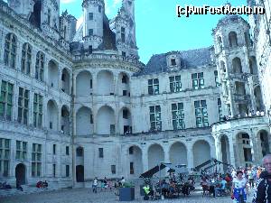 [P11] curtea interioara a castelului Chambord » foto by Yolanda
 - 
<span class="allrVoted glyphicon glyphicon-heart hidden" id="av539030"></span>
<a class="m-l-10 hidden" id="sv539030" onclick="voting_Foto_DelVot(,539030,17056)" role="button">șterge vot <span class="glyphicon glyphicon-remove"></span></a>
<a id="v9539030" class=" c-red"  onclick="voting_Foto_SetVot(539030)" role="button"><span class="glyphicon glyphicon-heart-empty"></span> <b>LIKE</b> = Votează poza</a> <img class="hidden"  id="f539030W9" src="/imagini/loader.gif" border="0" /><span class="AjErrMes hidden" id="e539030ErM"></span>