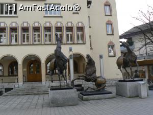 [P16] Grupul statuar din fata primariei » foto by DOINITA
 - 
<span class="allrVoted glyphicon glyphicon-heart hidden" id="av946687"></span>
<a class="m-l-10 hidden" id="sv946687" onclick="voting_Foto_DelVot(,946687,17056)" role="button">șterge vot <span class="glyphicon glyphicon-remove"></span></a>
<a id="v9946687" class=" c-red"  onclick="voting_Foto_SetVot(946687)" role="button"><span class="glyphicon glyphicon-heart-empty"></span> <b>LIKE</b> = Votează poza</a> <img class="hidden"  id="f946687W9" src="/imagini/loader.gif" border="0" /><span class="AjErrMes hidden" id="e946687ErM"></span>