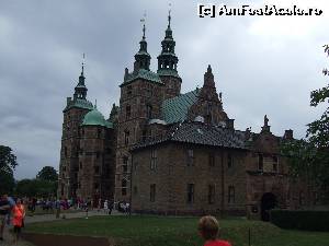 [P34] Copenhaga. Palatul Rosenborg.  » foto by viorel2
 - 
<span class="allrVoted glyphicon glyphicon-heart hidden" id="av539996"></span>
<a class="m-l-10 hidden" id="sv539996" onclick="voting_Foto_DelVot(,539996,17056)" role="button">șterge vot <span class="glyphicon glyphicon-remove"></span></a>
<a id="v9539996" class=" c-red"  onclick="voting_Foto_SetVot(539996)" role="button"><span class="glyphicon glyphicon-heart-empty"></span> <b>LIKE</b> = Votează poza</a> <img class="hidden"  id="f539996W9" src="/imagini/loader.gif" border="0" /><span class="AjErrMes hidden" id="e539996ErM"></span>