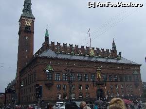 [P35] Copenhaga. Primăria.  » foto by viorel2
 - 
<span class="allrVoted glyphicon glyphicon-heart hidden" id="av539997"></span>
<a class="m-l-10 hidden" id="sv539997" onclick="voting_Foto_DelVot(,539997,17056)" role="button">șterge vot <span class="glyphicon glyphicon-remove"></span></a>
<a id="v9539997" class=" c-red"  onclick="voting_Foto_SetVot(539997)" role="button"><span class="glyphicon glyphicon-heart-empty"></span> <b>LIKE</b> = Votează poza</a> <img class="hidden"  id="f539997W9" src="/imagini/loader.gif" border="0" /><span class="AjErrMes hidden" id="e539997ErM"></span>