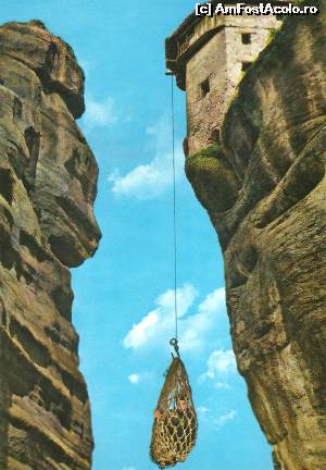 [P10] Troliu cu cos ptr. materiale si persoane - Manastire Meteora - Grecia » foto by Dan-Ioan
 - 
<span class="allrVoted glyphicon glyphicon-heart hidden" id="av566912"></span>
<a class="m-l-10 hidden" id="sv566912" onclick="voting_Foto_DelVot(,566912,17072)" role="button">șterge vot <span class="glyphicon glyphicon-remove"></span></a>
<a id="v9566912" class=" c-red"  onclick="voting_Foto_SetVot(566912)" role="button"><span class="glyphicon glyphicon-heart-empty"></span> <b>LIKE</b> = Votează poza</a> <img class="hidden"  id="f566912W9" src="/imagini/loader.gif" border="0" /><span class="AjErrMes hidden" id="e566912ErM"></span>