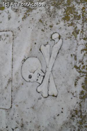 [P18] Detaliu mormântul piratului » foto by ux118055
 - 
<span class="allrVoted glyphicon glyphicon-heart hidden" id="av1206843"></span>
<a class="m-l-10 hidden" id="sv1206843" onclick="voting_Foto_DelVot(,1206843,17088)" role="button">șterge vot <span class="glyphicon glyphicon-remove"></span></a>
<a id="v91206843" class=" c-red"  onclick="voting_Foto_SetVot(1206843)" role="button"><span class="glyphicon glyphicon-heart-empty"></span> <b>LIKE</b> = Votează poza</a> <img class="hidden"  id="f1206843W9" src="/imagini/loader.gif" border="0" /><span class="AjErrMes hidden" id="e1206843ErM"></span>