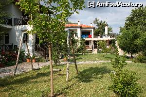 [P02] gradina de la Menir Luxury Apartament din Micro Kazavity Prinos » foto by Ileana Bianca
 - 
<span class="allrVoted glyphicon glyphicon-heart hidden" id="av541359"></span>
<a class="m-l-10 hidden" id="sv541359" onclick="voting_Foto_DelVot(,541359,17092)" role="button">șterge vot <span class="glyphicon glyphicon-remove"></span></a>
<a id="v9541359" class=" c-red"  onclick="voting_Foto_SetVot(541359)" role="button"><span class="glyphicon glyphicon-heart-empty"></span> <b>LIKE</b> = Votează poza</a> <img class="hidden"  id="f541359W9" src="/imagini/loader.gif" border="0" /><span class="AjErrMes hidden" id="e541359ErM"></span>