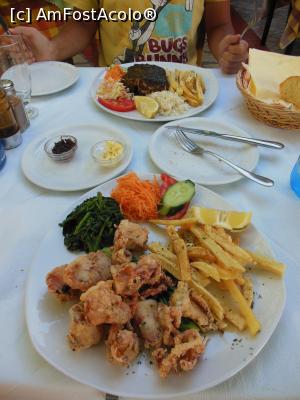 [P07] Perivoli - calamari + burger » foto by r-Uca
 - 
<span class="allrVoted glyphicon glyphicon-heart hidden" id="av929178"></span>
<a class="m-l-10 hidden" id="sv929178" onclick="voting_Foto_DelVot(,929178,17099)" role="button">șterge vot <span class="glyphicon glyphicon-remove"></span></a>
<a id="v9929178" class=" c-red"  onclick="voting_Foto_SetVot(929178)" role="button"><span class="glyphicon glyphicon-heart-empty"></span> <b>LIKE</b> = Votează poza</a> <img class="hidden"  id="f929178W9" src="/imagini/loader.gif" border="0" /><span class="AjErrMes hidden" id="e929178ErM"></span>