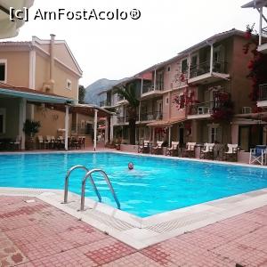 [P01] Piscina Hotelului George, Nidri, Lefkada » foto by Bica Diana*
 - 
<span class="allrVoted glyphicon glyphicon-heart hidden" id="av836406"></span>
<a class="m-l-10 hidden" id="sv836406" onclick="voting_Foto_DelVot(,836406,17119)" role="button">șterge vot <span class="glyphicon glyphicon-remove"></span></a>
<a id="v9836406" class=" c-red"  onclick="voting_Foto_SetVot(836406)" role="button"><span class="glyphicon glyphicon-heart-empty"></span> <b>LIKE</b> = Votează poza</a> <img class="hidden"  id="f836406W9" src="/imagini/loader.gif" border="0" /><span class="AjErrMes hidden" id="e836406ErM"></span>