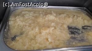 [P01] Cam asa arata PIURE-UL de la Bicaz. Cartofi nefierti, nezdrobiti. Meniul pentru copii: acest piure, cartofi congelati prajiti aproape reci, crochete de peste congelate prajite si niste nuggets de pui ingrozitor de picant.  » foto by zak72
 - 
<span class="allrVoted glyphicon glyphicon-heart hidden" id="av1094599"></span>
<a class="m-l-10 hidden" id="sv1094599" onclick="voting_Foto_DelVot(,1094599,17149)" role="button">șterge vot <span class="glyphicon glyphicon-remove"></span></a>
<a id="v91094599" class=" c-red"  onclick="voting_Foto_SetVot(1094599)" role="button"><span class="glyphicon glyphicon-heart-empty"></span> <b>LIKE</b> = Votează poza</a> <img class="hidden"  id="f1094599W9" src="/imagini/loader.gif" border="0" /><span class="AjErrMes hidden" id="e1094599ErM"></span>