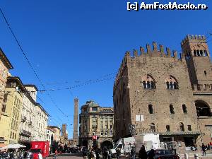 [P04] Bologna-cele doua turnuri » foto by rsimona
 - 
<span class="allrVoted glyphicon glyphicon-heart hidden" id="av544621"></span>
<a class="m-l-10 hidden" id="sv544621" onclick="voting_Foto_DelVot(,544621,17187)" role="button">șterge vot <span class="glyphicon glyphicon-remove"></span></a>
<a id="v9544621" class=" c-red"  onclick="voting_Foto_SetVot(544621)" role="button"><span class="glyphicon glyphicon-heart-empty"></span> <b>LIKE</b> = Votează poza</a> <img class="hidden"  id="f544621W9" src="/imagini/loader.gif" border="0" /><span class="AjErrMes hidden" id="e544621ErM"></span>
