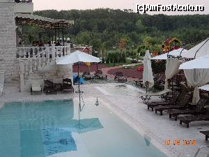 [P03] Piscina și în plan depărtat jacuzzi cu apă caldă și locul de joacă pentru copii.  » foto by TEOANCA
 - 
<span class="allrVoted glyphicon glyphicon-heart hidden" id="av545279"></span>
<a class="m-l-10 hidden" id="sv545279" onclick="voting_Foto_DelVot(,545279,17212)" role="button">șterge vot <span class="glyphicon glyphicon-remove"></span></a>
<a id="v9545279" class=" c-red"  onclick="voting_Foto_SetVot(545279)" role="button"><span class="glyphicon glyphicon-heart-empty"></span> <b>LIKE</b> = Votează poza</a> <img class="hidden"  id="f545279W9" src="/imagini/loader.gif" border="0" /><span class="AjErrMes hidden" id="e545279ErM"></span>