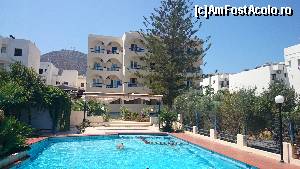 [P03] Vedere de ansamblu-piscina, iar in fundal, hotelul.  » foto by Keyla
 - 
<span class="allrVoted glyphicon glyphicon-heart hidden" id="av545313"></span>
<a class="m-l-10 hidden" id="sv545313" onclick="voting_Foto_DelVot(,545313,17214)" role="button">șterge vot <span class="glyphicon glyphicon-remove"></span></a>
<a id="v9545313" class=" c-red"  onclick="voting_Foto_SetVot(545313)" role="button"><span class="glyphicon glyphicon-heart-empty"></span> <b>LIKE</b> = Votează poza</a> <img class="hidden"  id="f545313W9" src="/imagini/loader.gif" border="0" /><span class="AjErrMes hidden" id="e545313ErM"></span>