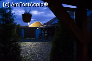 [P05] noaptea, de la fereastră, către curtea din față » foto by vasilica
 - 
<span class="allrVoted glyphicon glyphicon-heart hidden" id="av749099"></span>
<a class="m-l-10 hidden" id="sv749099" onclick="voting_Foto_DelVot(,749099,17219)" role="button">șterge vot <span class="glyphicon glyphicon-remove"></span></a>
<a id="v9749099" class=" c-red"  onclick="voting_Foto_SetVot(749099)" role="button"><span class="glyphicon glyphicon-heart-empty"></span> <b>LIKE</b> = Votează poza</a> <img class="hidden"  id="f749099W9" src="/imagini/loader.gif" border="0" /><span class="AjErrMes hidden" id="e749099ErM"></span>